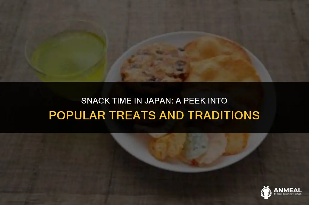 do japanese eat snacks