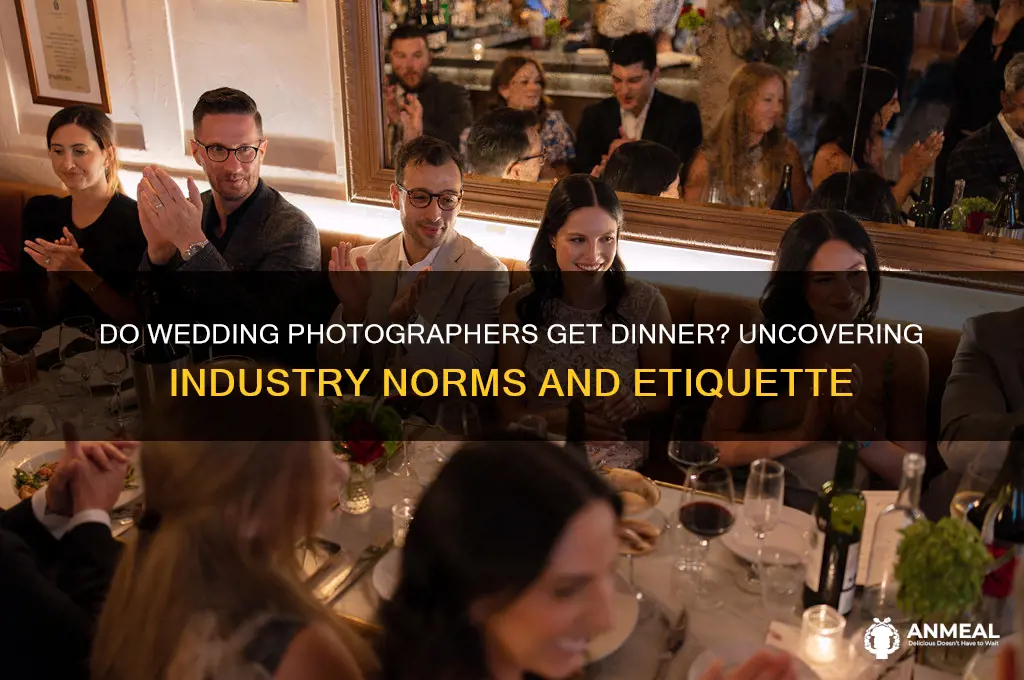 do wedding photographers get dinner