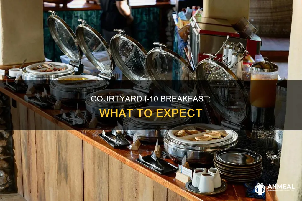 does courtyard i 10 have breakfast