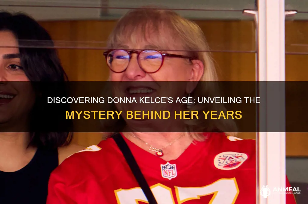 how old is dinna kelce