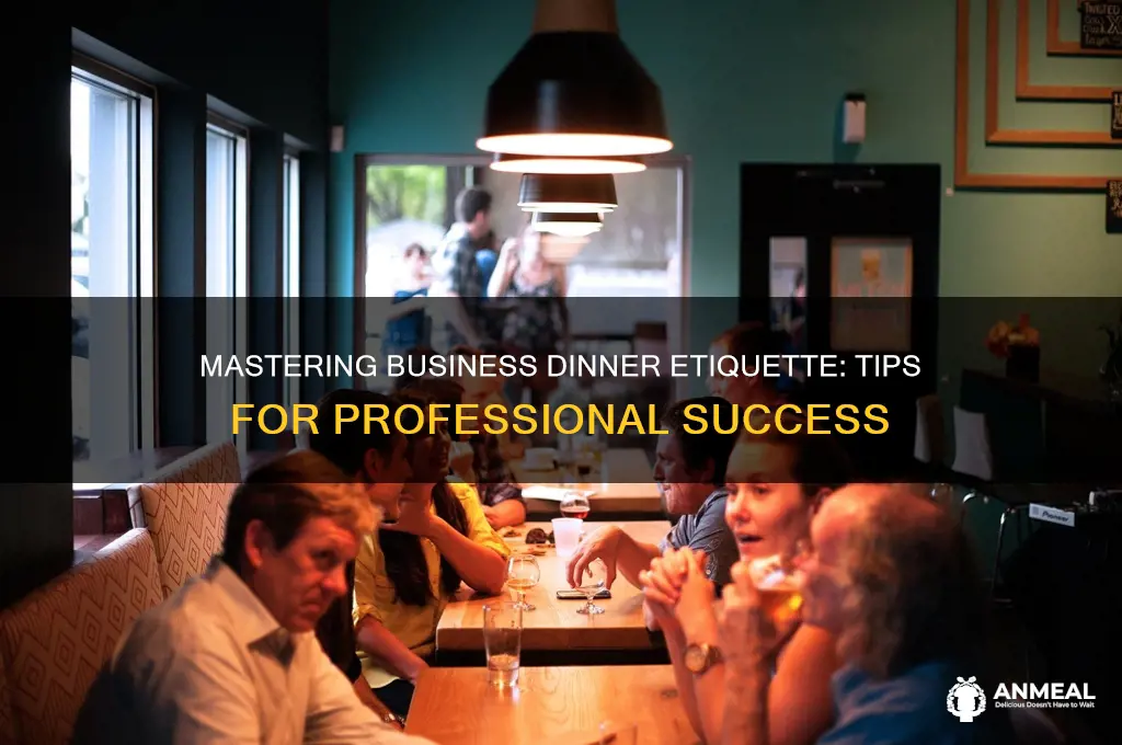 how to behave at business dinner