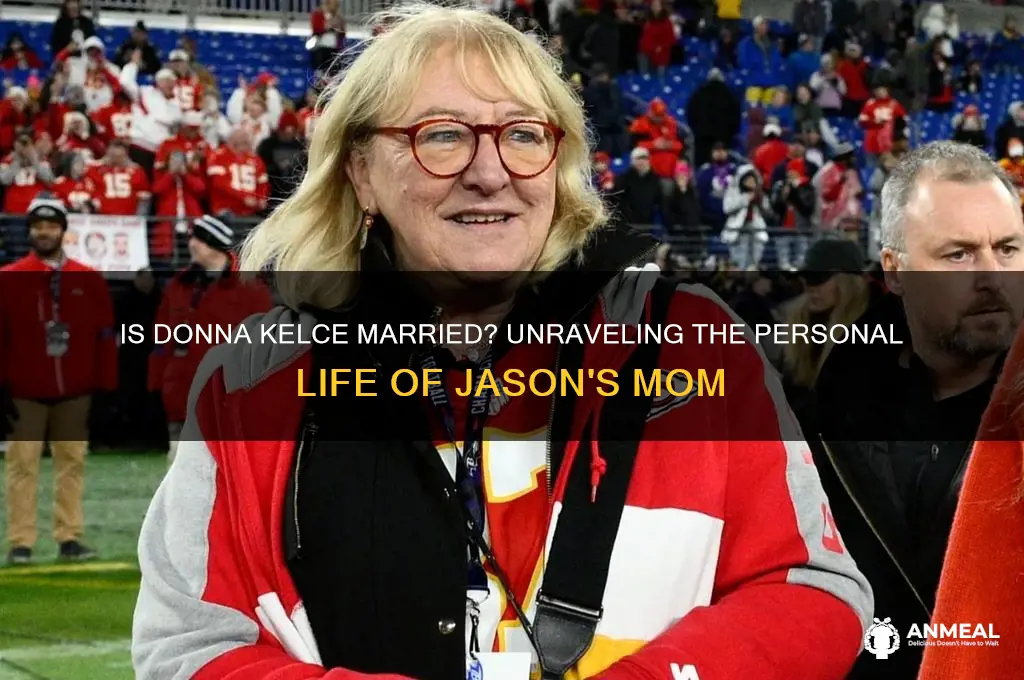 is dinna kelce married
