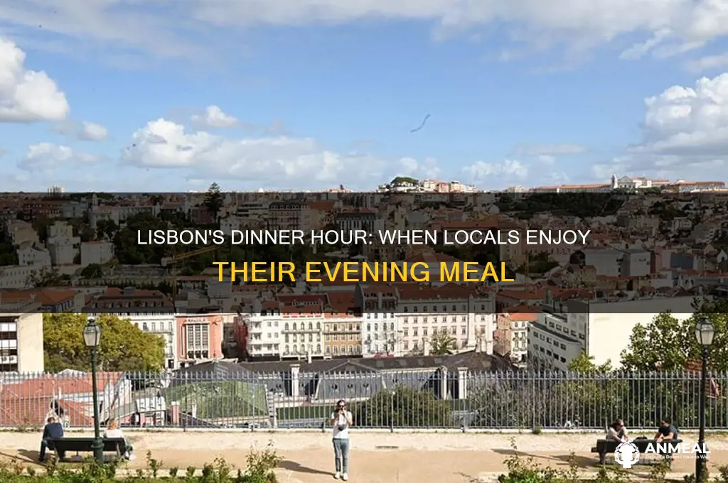 what time do people have dinner in lisbon