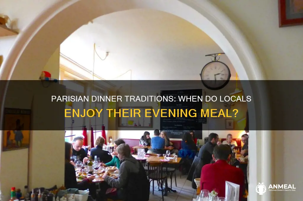 what time do people have dinner in paris
