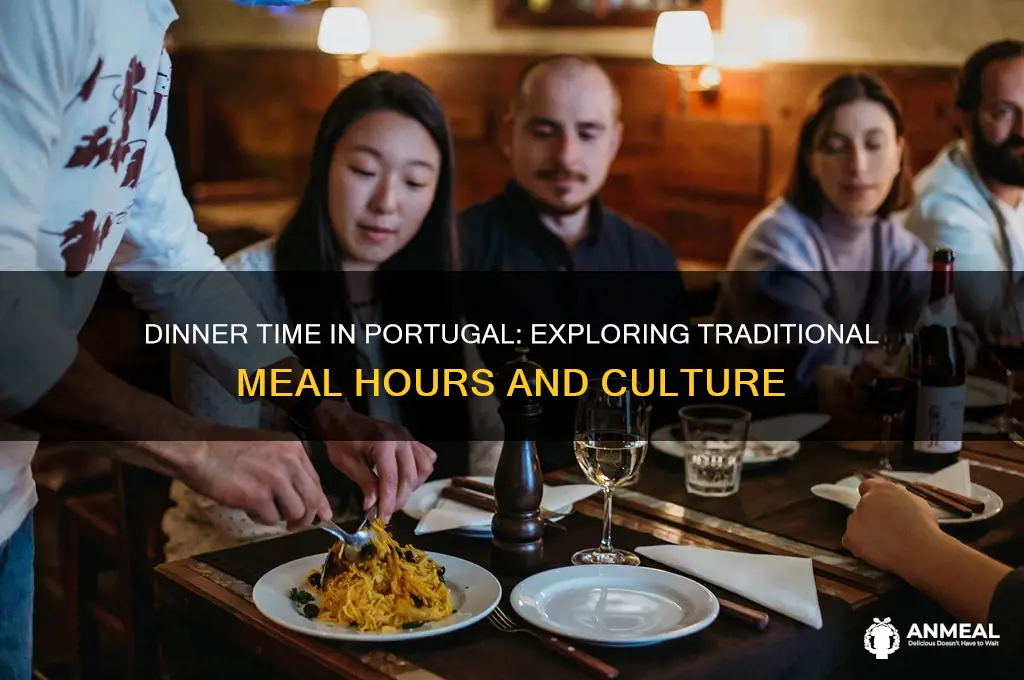 what time do people have dinner in portugal