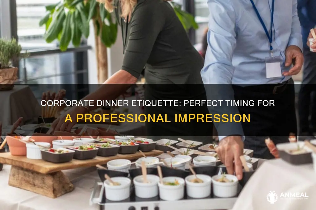 what time should i show up to a corporate dinner