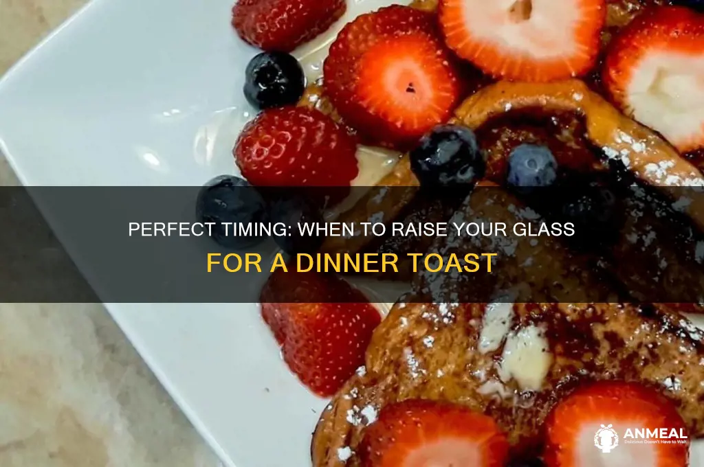 when to give a toast during dinner