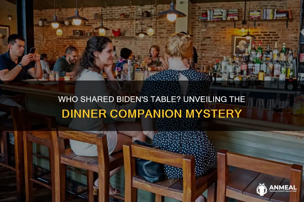 who sat next to biden at dinner
