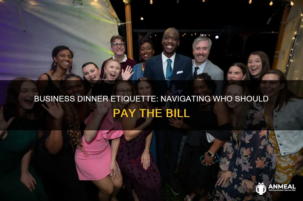 who should pay at a business dinner